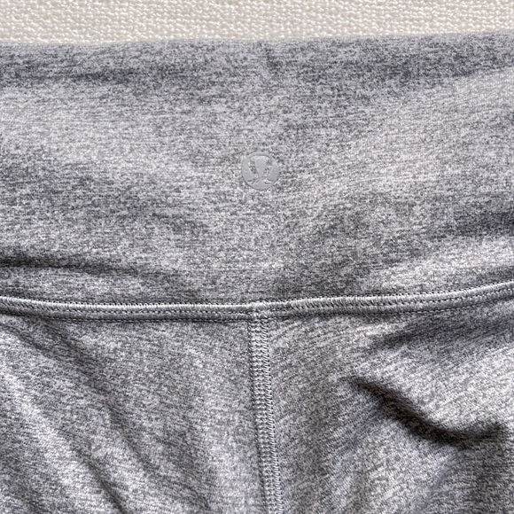LULULEMON grey mid‎ rise leggings size 4 inseam 30’’ - Picture 3 of 8